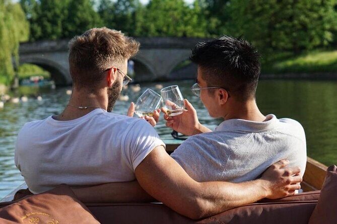 Cambridge - Shared Punting Tour - Chauffeured Punt Comfort: What Changes When You Don’t Punt