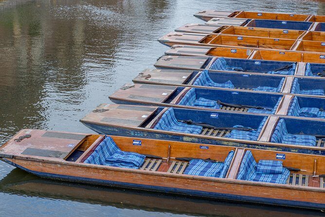 Cambridge University Colleges Guided Punting Tour - Queen Victoria’s favorite bridge and the College Backs run-out