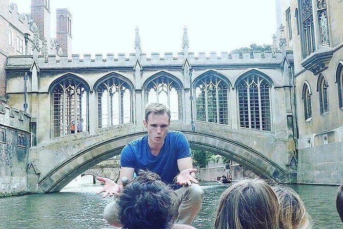 Cambridge University Colleges Guided Punting Tour - The route start: Darwin College islands and a calm first impression