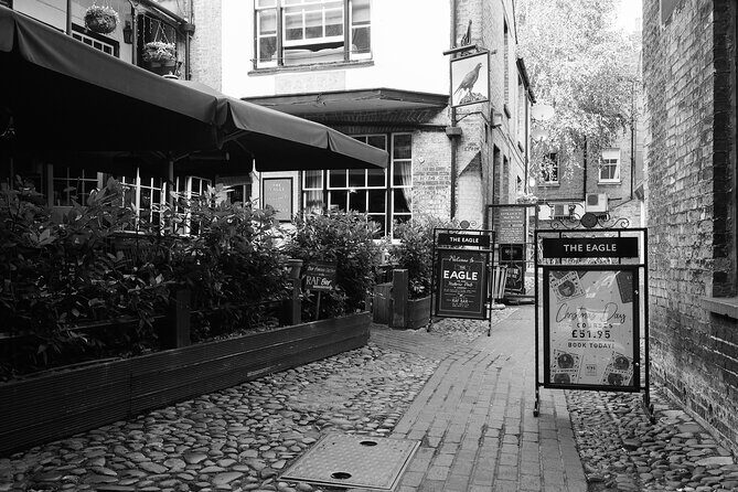 Cambridge University Ghost Tour by Alumni™ - Starting at King’s College: the 6:00 pm rhythm and what to expect