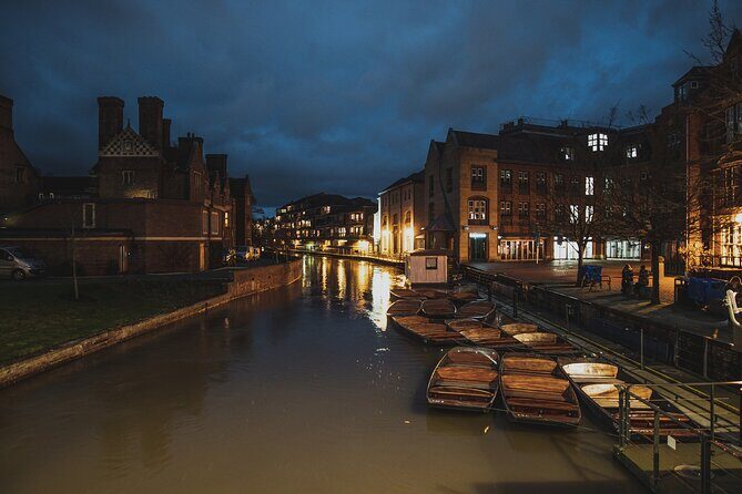 Cambridge University Ghost Tour by Alumni™ - Eagle Pub and the mystery of the upper-floor draft