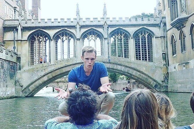 Cambridge Walking & Punting Tour by Alumni™ King’s College Option - Starting outside King’s College, and finding your guide fast