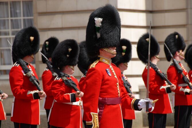 Changing of the Guard at Buckingham Palace Experience - Where the Morning Starts Matters: Trafalgar Square to the Palace Route