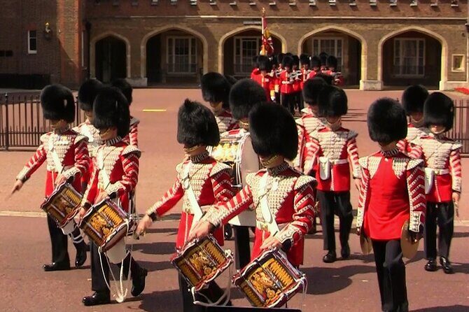 Changing of the Guard & Buckingham Palace Guided Tour Small Group - Meeting at Diana’s Fountain, Then Getting Moving Fast