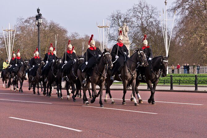 Changing of the Guard Guided Tour at Buckingham Palace - End outside Buckingham Palace: great for photos, not for palace access