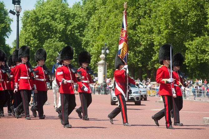 Changing of the Guard Guided Tour at Buckingham Palace - Optional upgrades: Royal Mews and the King’s Gallery