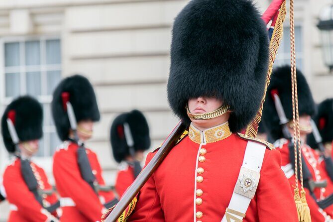 Changing of the Guard Guided Tour at Buckingham Palace - Sundays and the guard schedule surprises