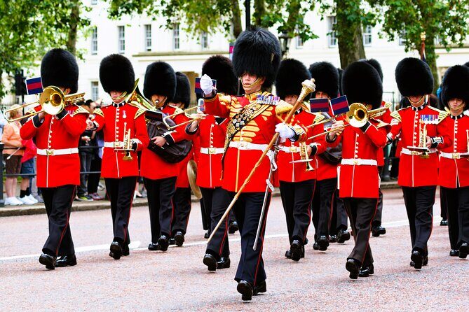 Changing of the Guard Guided Tour at Buckingham Palace - Stop 1 at the ceremony: how the viewing plan actually works