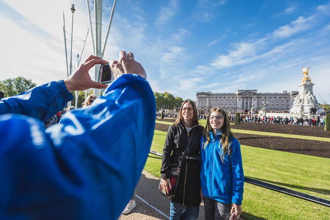 Changing of the Guard Guided Walking Tour in London - What the ceremony experience feels like on the ground