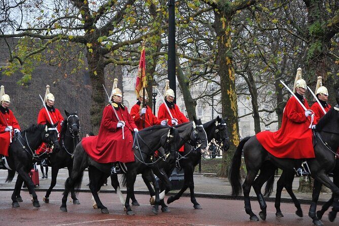 Changing of the Guard Guided Walking Tour in London - Pace, stairs, and weather: the practical reality