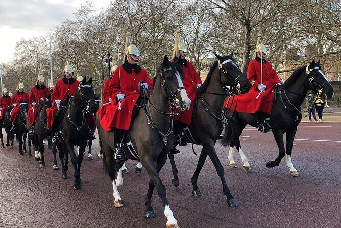 Changing of the Guard Guided Walking Tour in London - Who this tour suits best