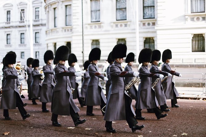 Changing of the Guard Guided Walking Tour Semi-Private 12ppl Max - Semi-Private Group Size: Why Max 12 Matters