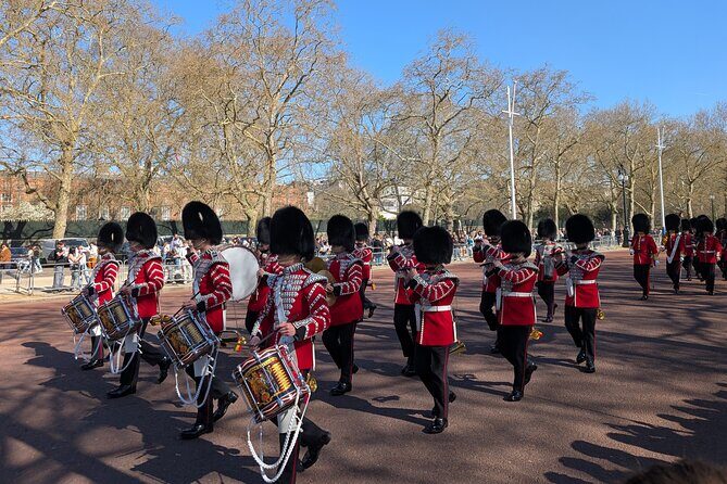 Changing of the Guard Guided Walking Tour & Westminster Landmarks - St James’s Palace: the best first glimpse of the guards