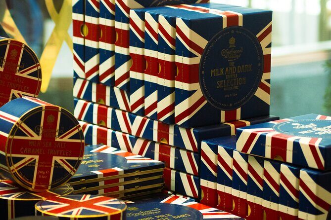 Changing of the Guard & Royal Food Tour with 15+ Tastings - The Changing of the Guard with a guide: what you should expect