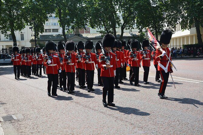 Changing of the Guard Walking Tour - Horse Guards Parade on Whitehall: Symbolism and Photo Time, Not Just Watching