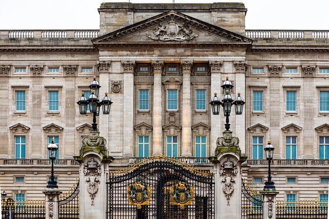 Changing of the Guard Walking Tour - Buckingham Palace Views at the Finish: Close Enough to Enjoy, Not Close Enough to Suffer