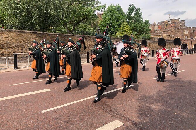 Changing of the Guard Walking Tour - Pace, Weather, and What to Wear So You Don’t Miss the Moments