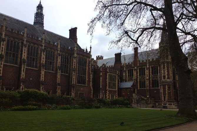 Charles Dickens Private Walking Tour - Passing the Globe, then walking Old Bailey and Temple Church