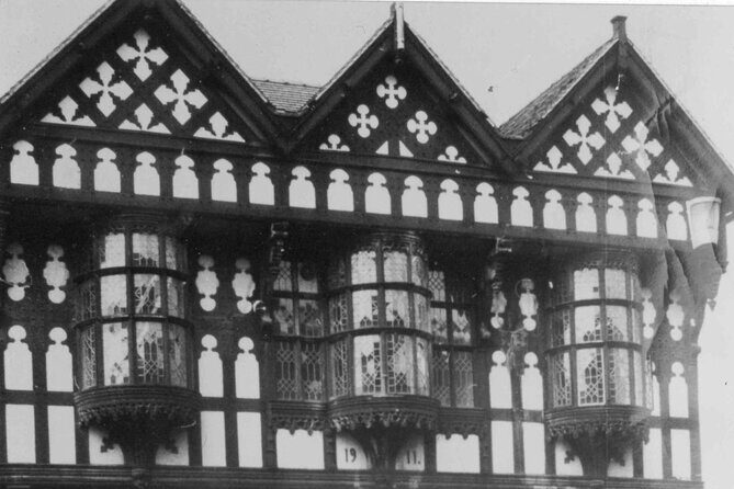 Chester Edwardian Lady Walking Tour - Chester City Walls: walking above the street for views and perspective