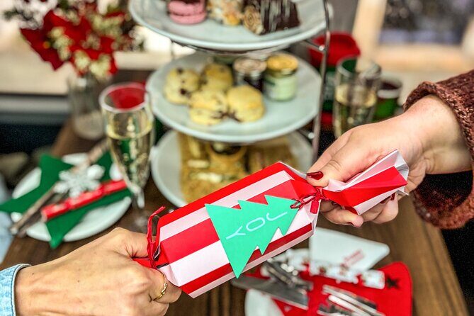 Christmas Lights Afternoon Tea Bus Tour - Live commentary: why the guide voice changes the night