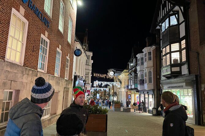 Christmas Mulled Wine Walk of Winchester - Mulled wine as more than a perk: how it changes the walk