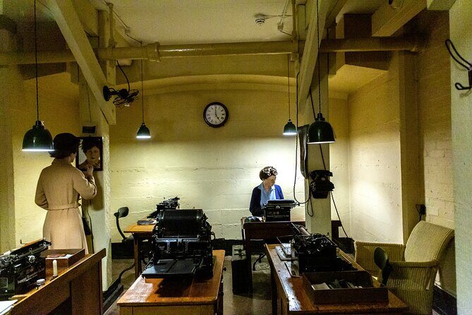 Churchill War Rooms & Wartime London Walk - Semi Private 8ppl Max - Horse Guards Parade: The Quick Photo Stop With a Purpose