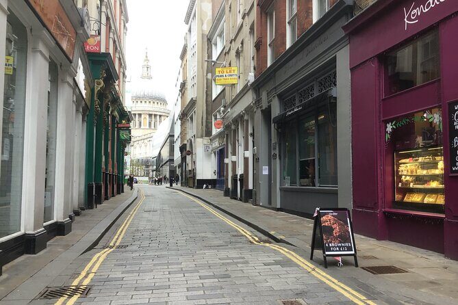 City of London Walking Tour - Roman Wall of Londonium and the Gherkin: The Layers in One Walking Route