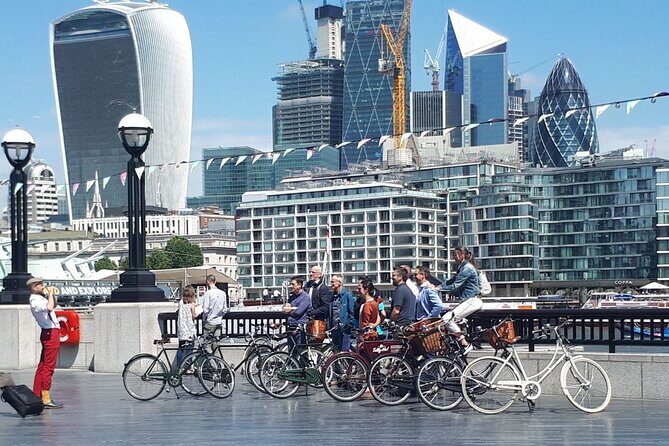 City & Secrets: Explore London's Hidden Gems - Bike setup, helmets, and how the small group changes everything