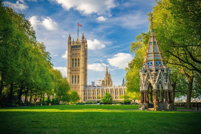 Classic London Tour & Changing the Guards— History In Action - Westminster Abbey for the Finale: Founded in 960, Still Feeling Alive
