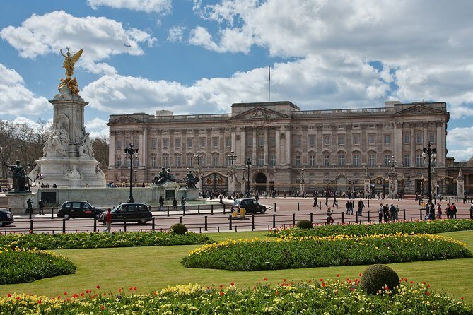 Classic London Tour & Changing the Guards— History In Action - Timing the Changing of the Guard at 10:30 (and When It Runs)