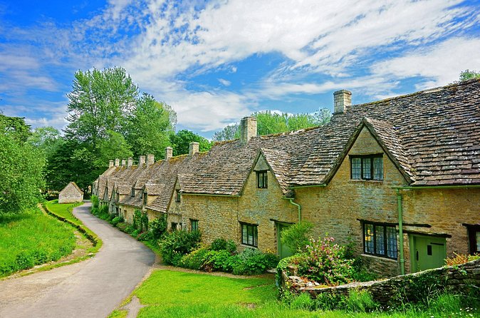Cotswolds Hidden Gems Tour by Coach from Oxford - Stow-on-the-Wold: The High Hill, the Market Square, and Real Wandering Time