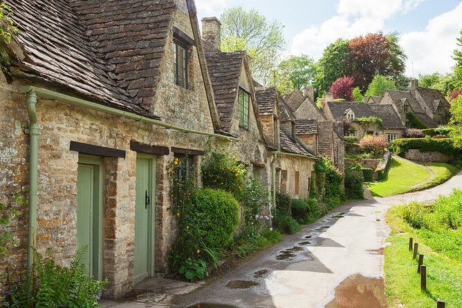 Cotswolds Small Group Tour from London - Bibury’s Arlington Row and the Weavers-Cottage Look
