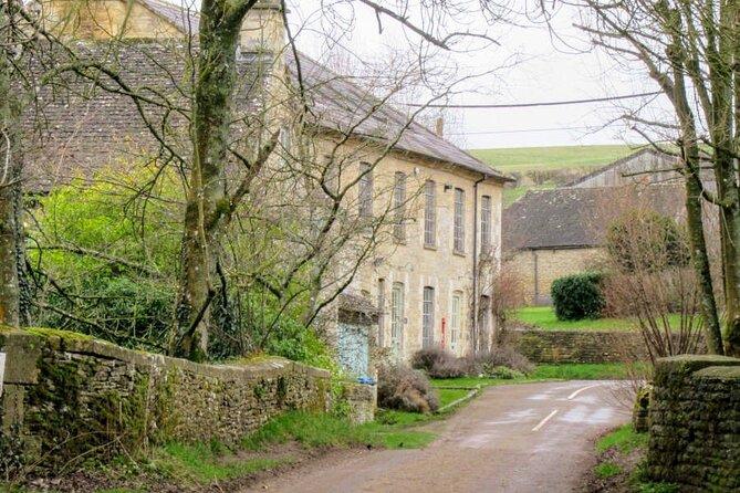 Cotswolds Walking Tour from Stratford-on-Avon or Moreton-in-Marsh - Broadway free time: your 60 minutes to shop, snack, and wander