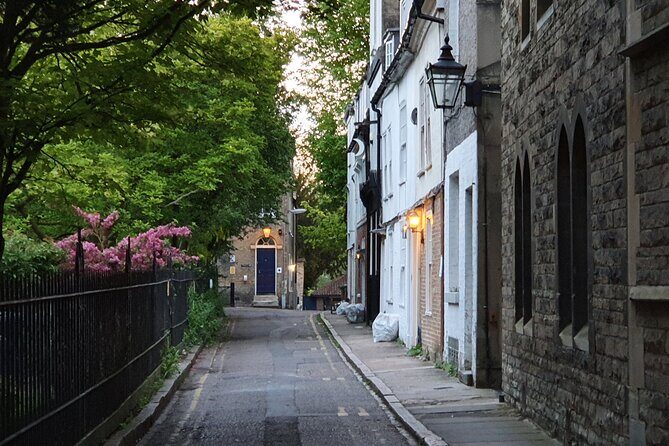 Creepy Cambridge - Cambridge's Most Entertaining Ghost Walk - Guides Matter: The Storytelling Energy You Can Expect