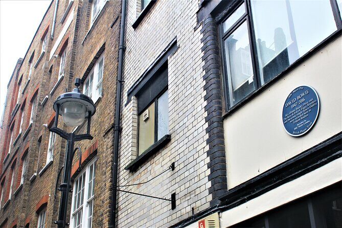 David Bowie Walking Tour of London - Stop-by-stop itinerary: Carnaby Street and Bowie’s Fashion connection