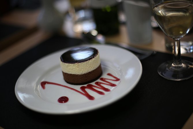 Dinner and Jazz Cruise on the River Thames - Dinner and the jazz: what the meal experience can feel like