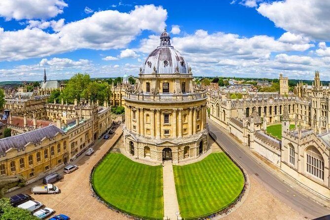 Discover Oxford and Cambridge with Guide from London by Coach - Oxford on Foot: College Courtyards, Cobblestones, and Dreaming Spires