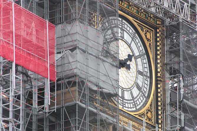 Discover the Secrets of Whitehall - Buckingham Palace Outside: The Finish Line That Changes Your Sense of Scale