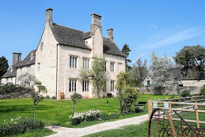 Downton Abbey and Highclere Castle Tour from London - Coach Comfort, Group Size, and Why Guides Can Make or Break the Day