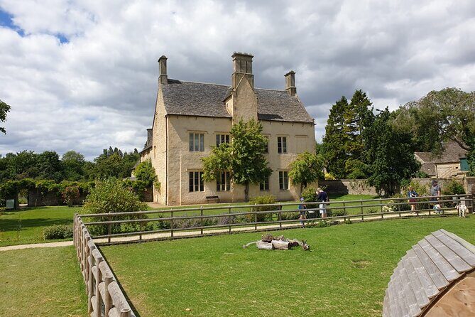 Downton Abbey Day In The Cotswolds Tour - The Swan Inn Lunch Break: A Proper Pub Stop, With a Real Budget Tip