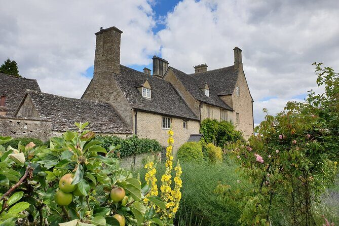 Downton Abbey Day In The Cotswolds Tour - Swinbrook and Drive-By Film Links: Bridget Jones Sightings From the Bus Window