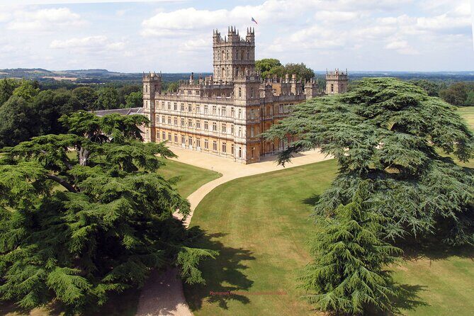Downton Abbey & Highclere Castle Tour from London, with Oxford - Bus comfort, timing, and group size you should expect