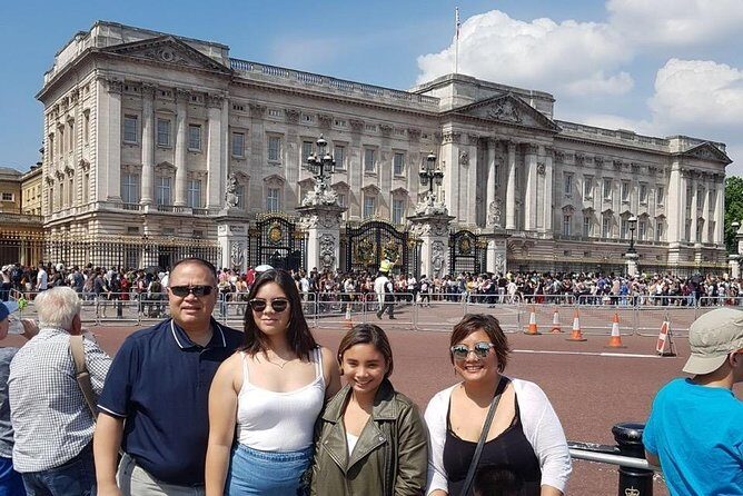 Downton Abbey London Filming Locations: Private Half-Day Tour - Notting Hill and the royal parks: where the picnic and the plot turns land