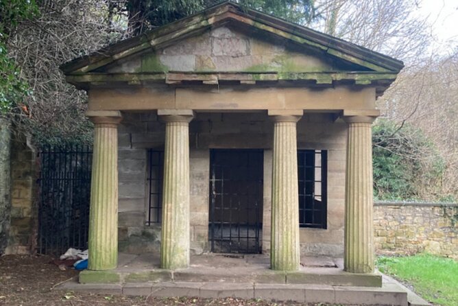 Durham Scavenger Hunt and Sights Self-Guided Tour - Walking Highlights: St Nicholas’ Church, Durham Castle, and the Sewer Lamp