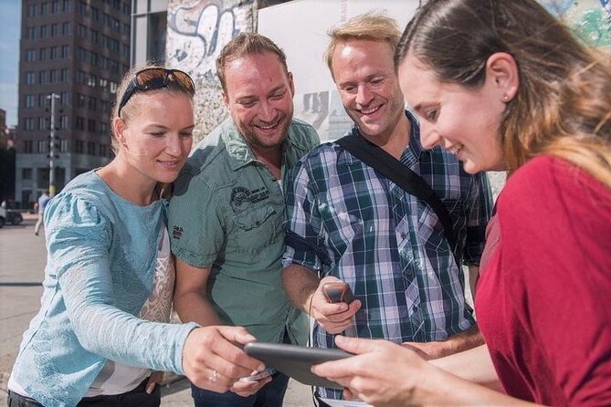 e-Scavenger Hunt London: Explore the City at Your Own Pace - Hyde Park to Buckingham Palace: Facts You Can Actually Use