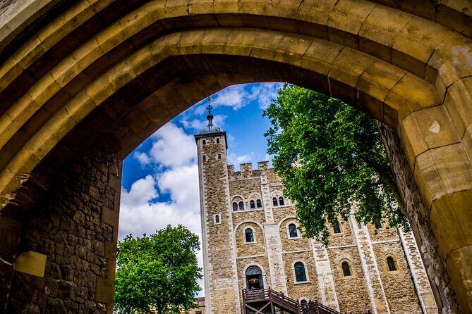 Easy Access Tower of London Crown Jewel Torture and Executions - Entering the Tower with timed access (and less waiting)