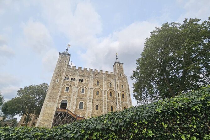 Easy Access Tower of London Crown Jewel Torture and Executions - The White Tower and Royal Armouries: where the day turns visual