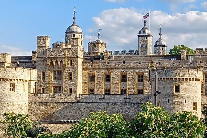 Easy Access Tower of London Crown Jewel Torture and Executions - Tower Hill to Tower Green: what the first stop does best
