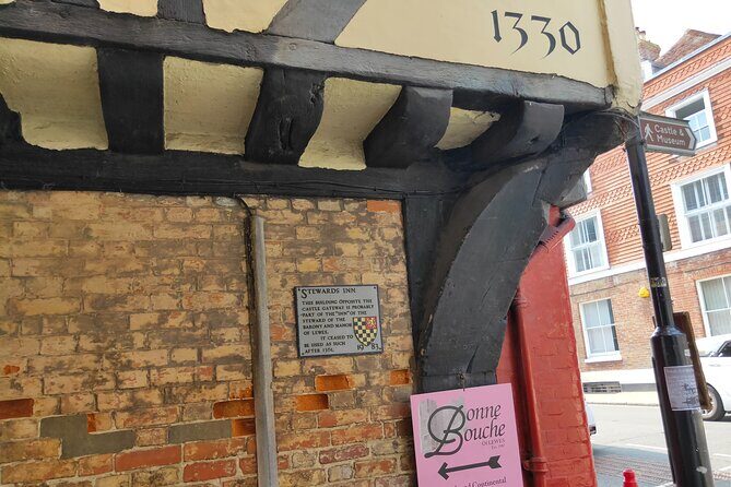 Eccentric Lewes: A Self-Guided Walking Tour - St Thomas à Becket Church: a pass-by that adds meaning