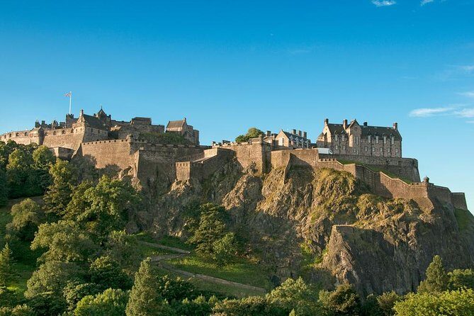Edinburgh Rail Trip from London with Castle entry and Hop-on Hop-off bus - London-to-Edinburgh by train: the early start and what you gain